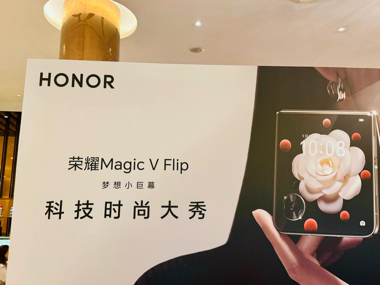 闪现，数码宝贝勇闯时尚大秀！
不开玩笑，我觉得还是非常有必要本色出席的，因为这样