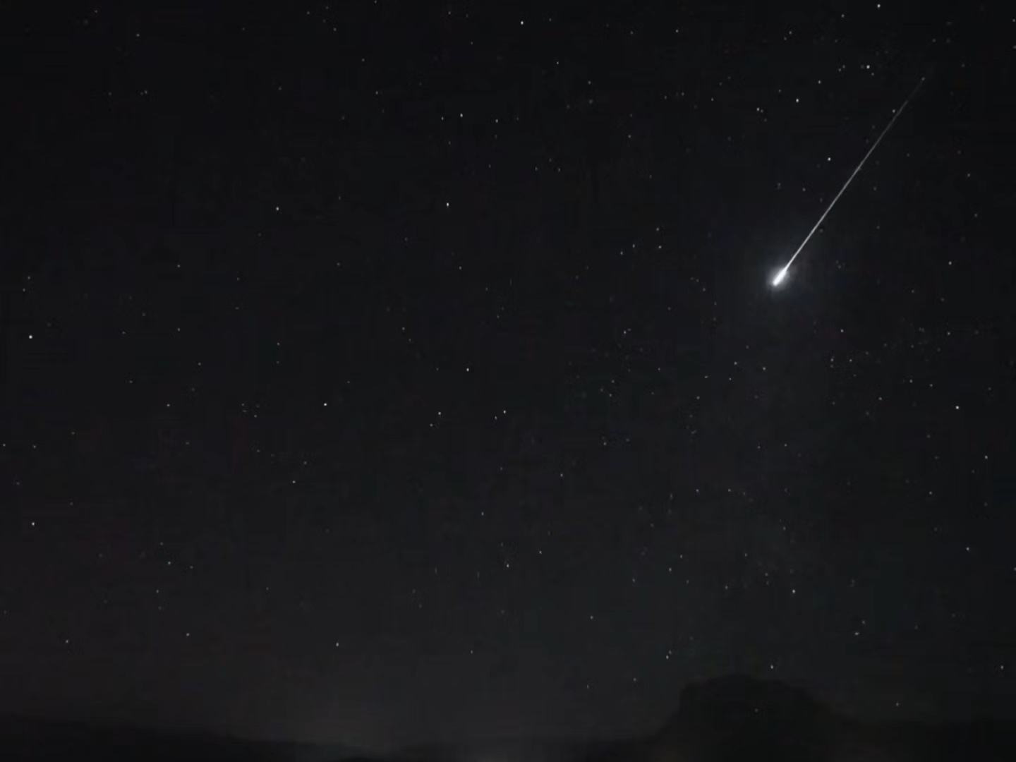 再过一天进入八月了，仙英座流星雨整个上旬都有不能错过🌠 