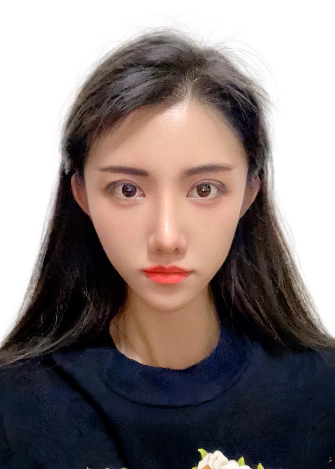 不能画浓妆还必须露耳朵，我耳朵比较小拍照前就使劲拽，拽了 3 分钟才拍的，太难了
