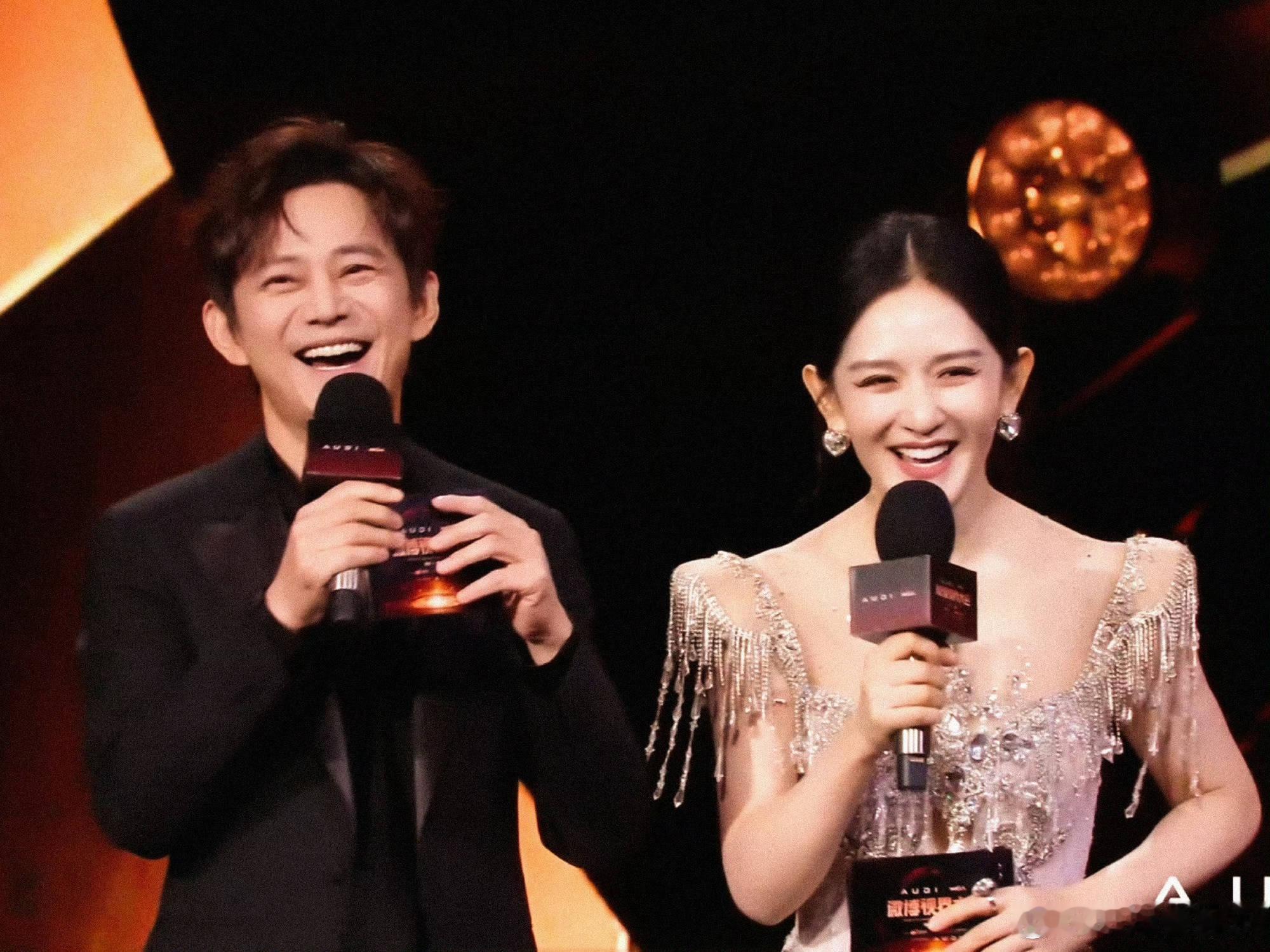 谢娜说当年的你们不是大傻子谢娜说你们的青春永远青春 呜呜呜 ​​​