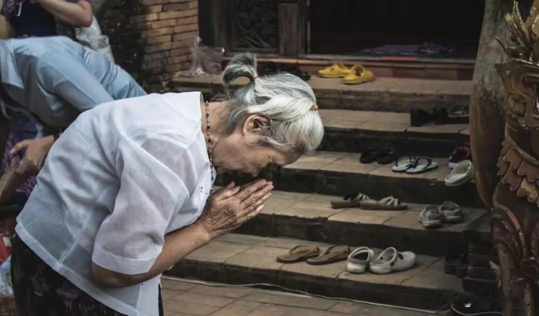 老了才懂得：独来独往、没有朋友的人，往往具备3点优秀品质！
 
人到中年往后，身