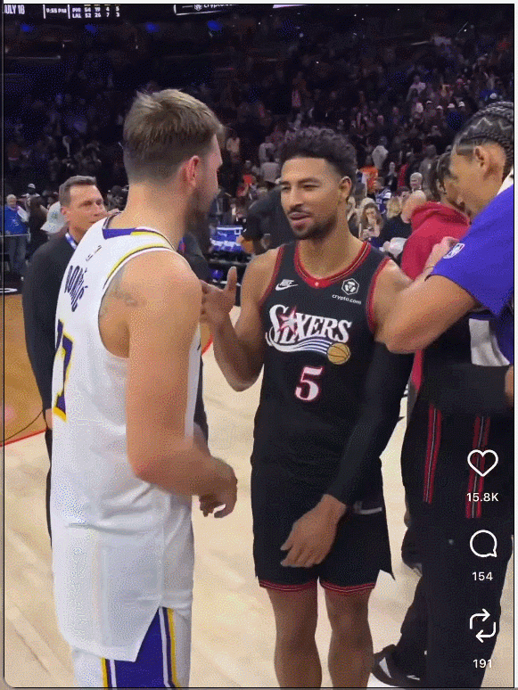 哈里森任期被交易的独行侠队友！东契奇和格莱姆斯赛后寒暄几句。新赛季篮不住