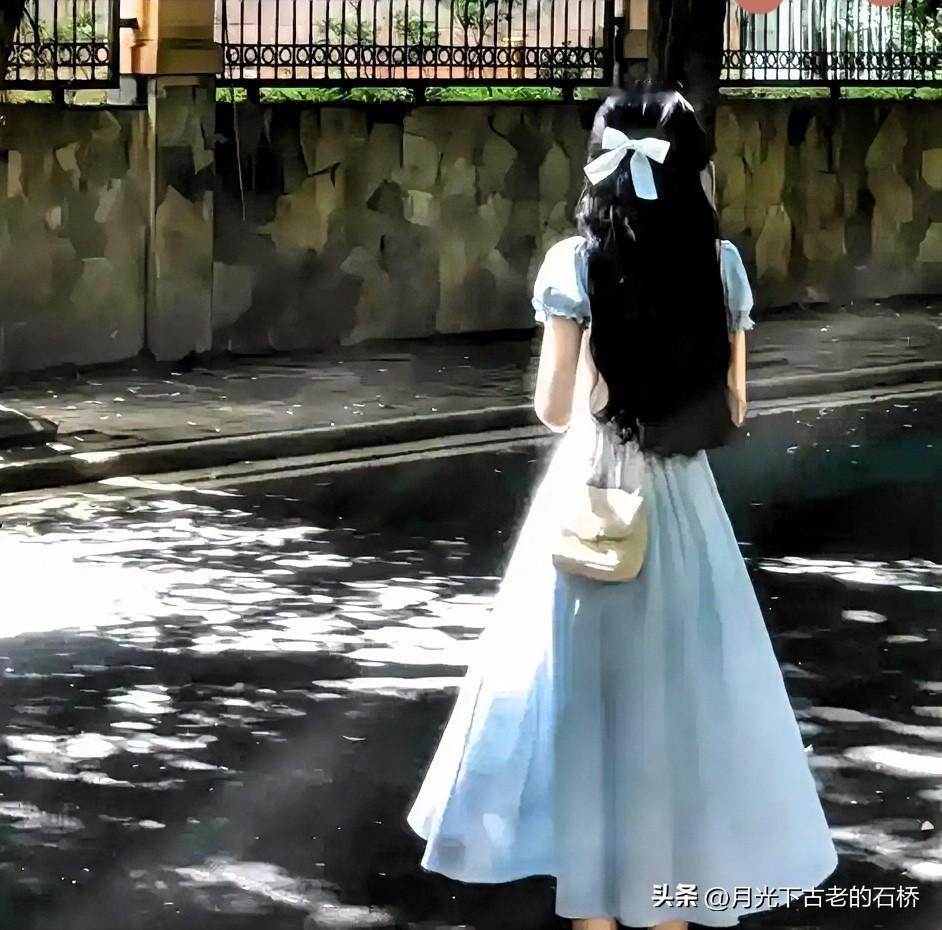 办公室一小姑娘的家庭经济情况：爷爷每月退休工资5000，奶奶每月退休工资3800
