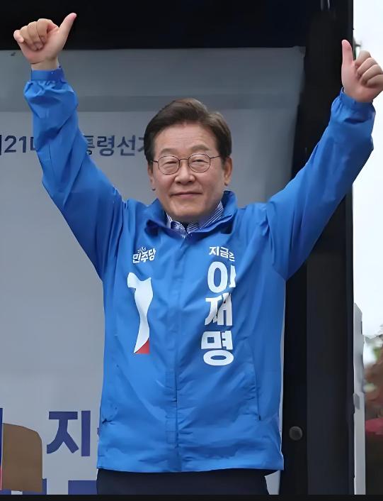 [月亮]大家可能看错了李在明！从他拒绝参加九三阅兵后，李在明亲美的嘴脸已经彻底暴