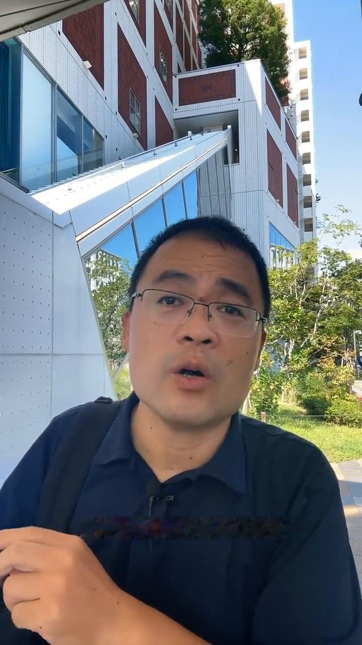 探秘乌星书屋：跨界经营新典范。
待会儿的行程给大家交代一下，二楼鸟屋书屋大家可以