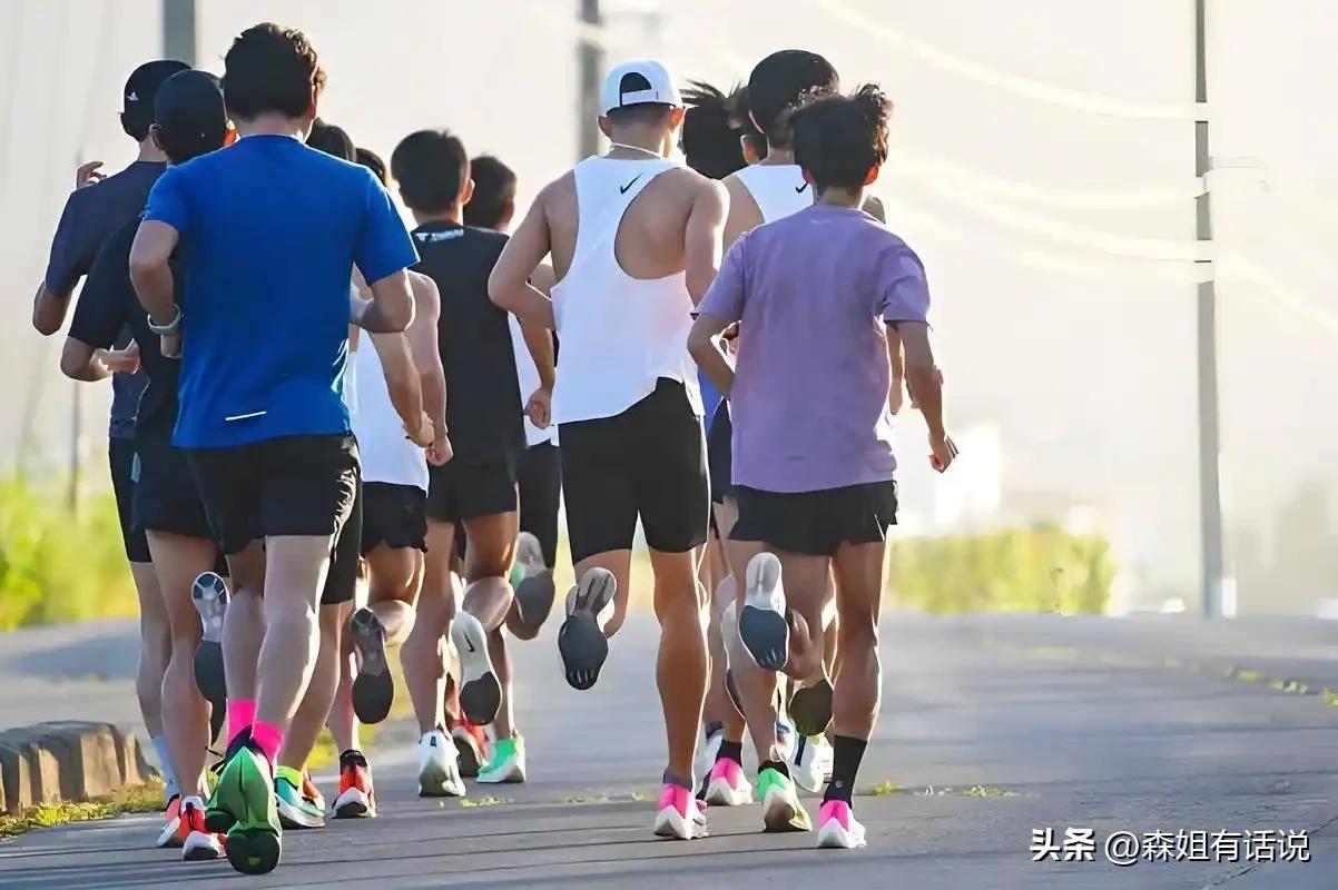 张雪峰的猝死，运动不背锅
这几天很多人发文说健身房和运动场，中登和老登们吓得不敢