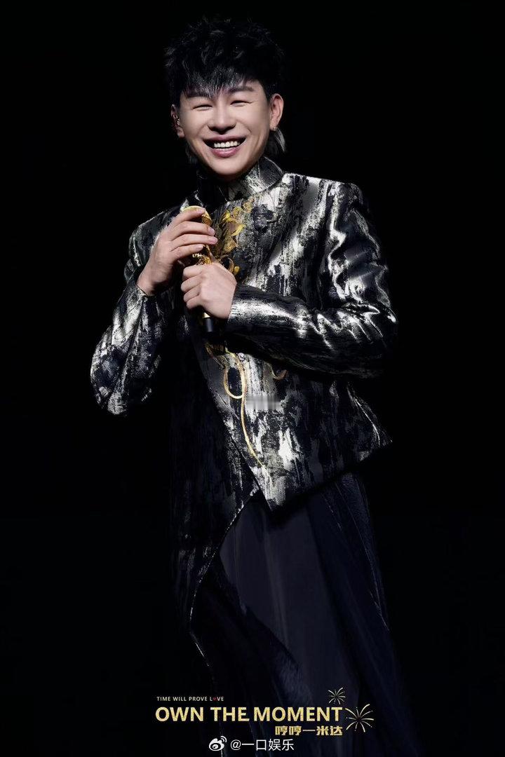 胡彦斌上海演唱会加场 《是一场烟火》这个主题放在上海唱挺合适的，上海的气质跟“烟