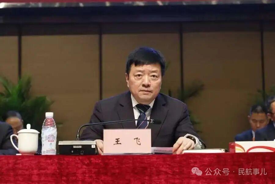 王飞同志任川航集团公司党委书记、董事长；李越同志不再担任川航集团公司党委书记、董