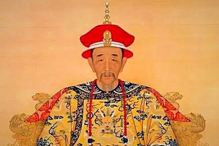 一说康熙，很多人脑子里冒出来的词就是“千古一