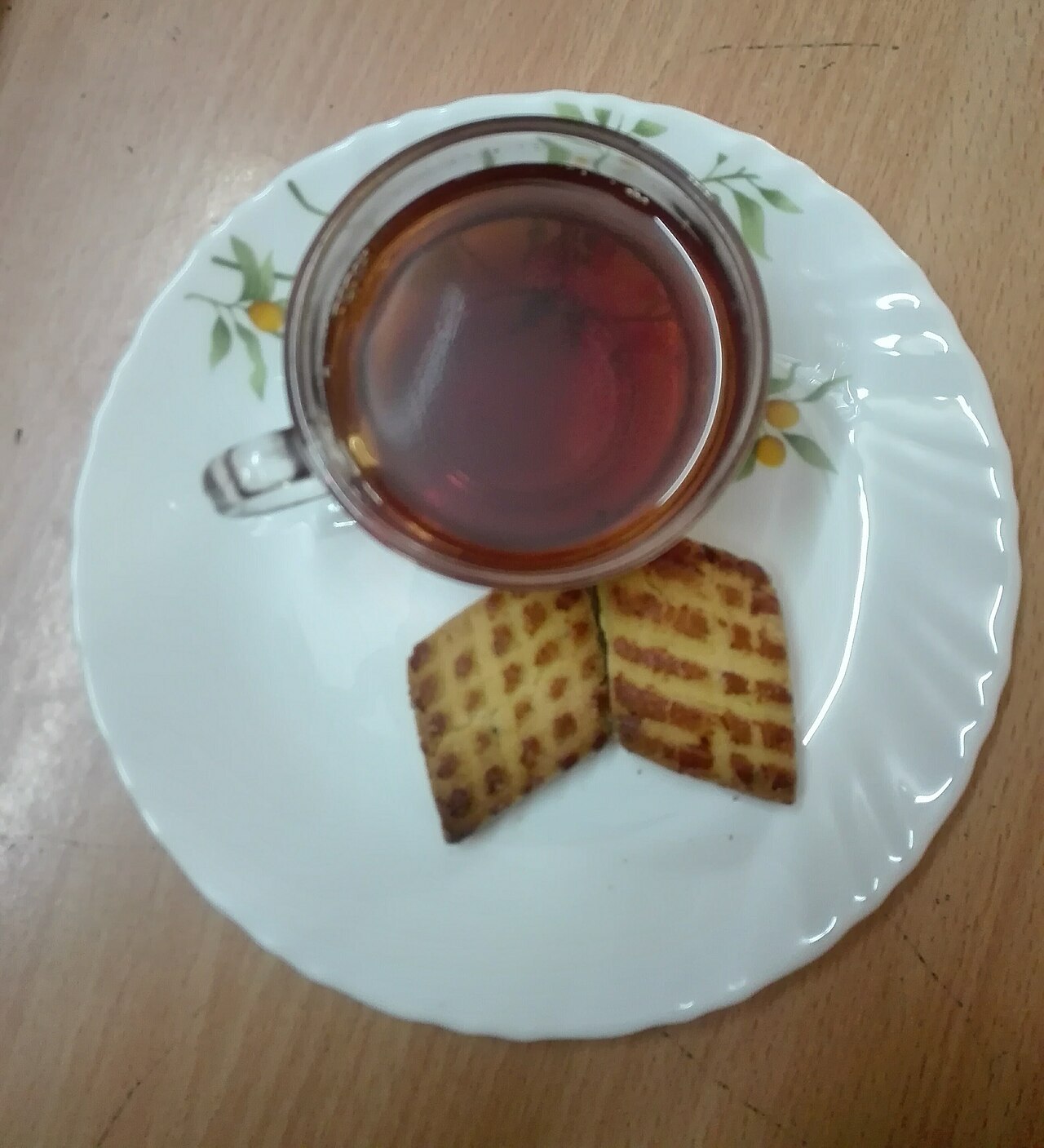 17:05，天还亮着，这会儿是一天里最松的时候。把那杯凉透的茶倒了，重新泡一杯，