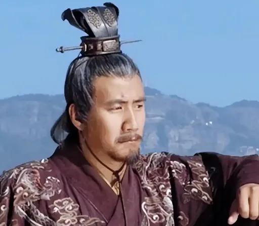 明朝皇帝都姓朱，老百姓要杀猪正好犯了“杀朱”的名讳，后来机灵的朱元璋改了一字，巧