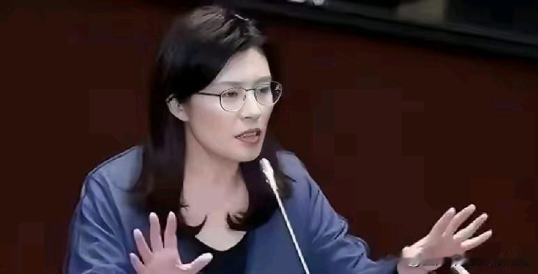 万万没料到，新当选的中国国民党主席郑丽文，一查才发现她不仅是个“蓝二代”，身上流