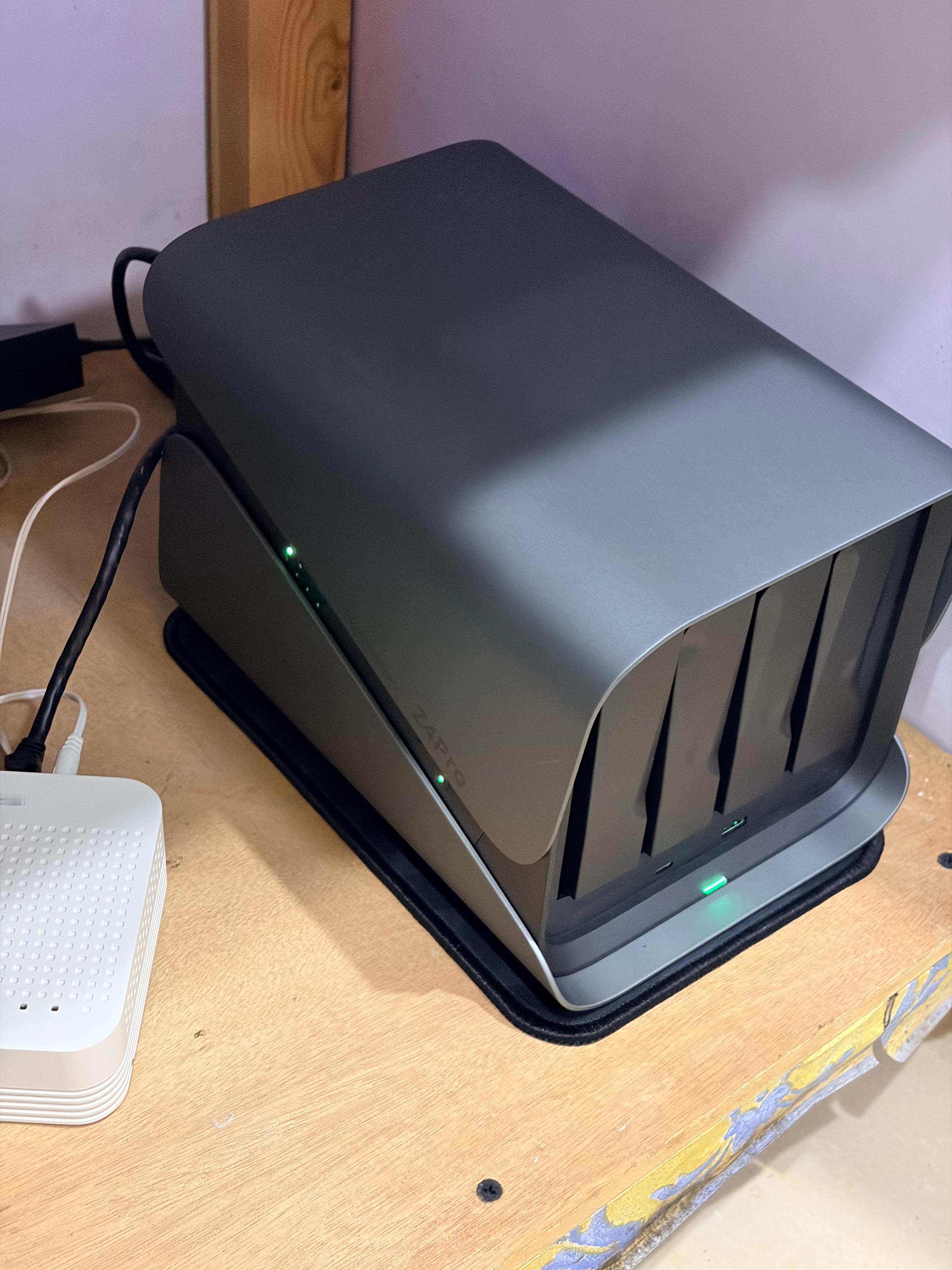 极空间NAS根本没办法给团队使用啊刚折腾激活设备就卡住了半天好不容易注册管理员两