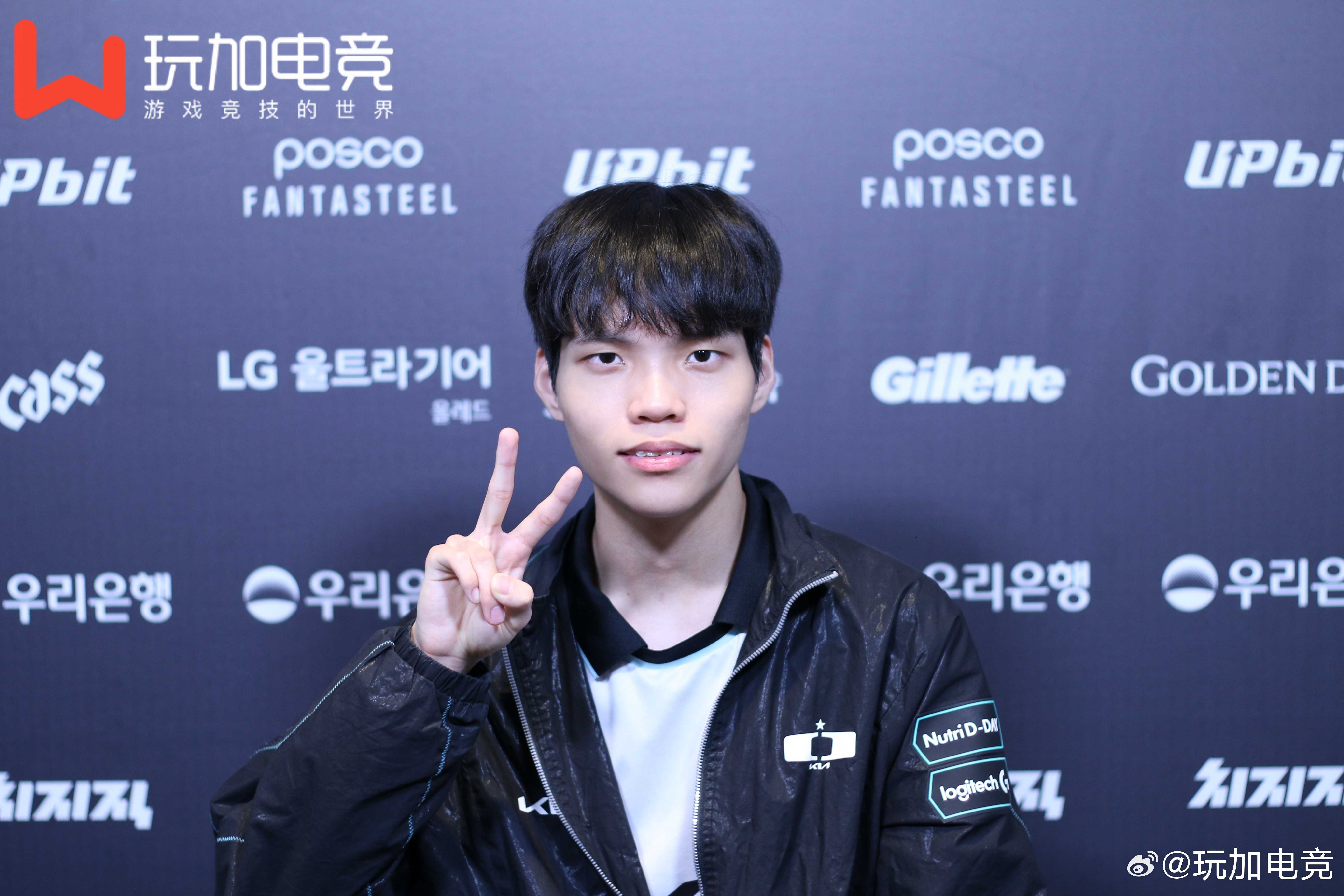 玩加专访 预告本次采访的选手是来自DK战队的Siwoo先给大家放个比耶封面t1迎