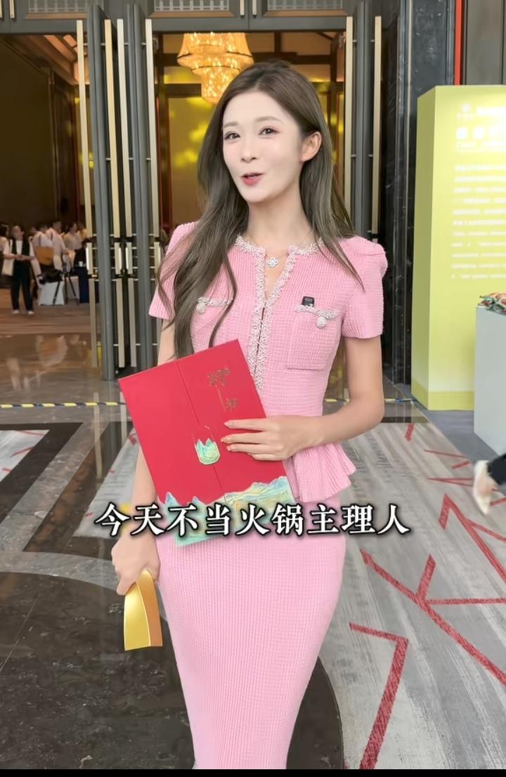 李凉凉现在也是好起来了，不仅即将在年内又重新开张火锅店，而且目前还当上了沙坪坝文