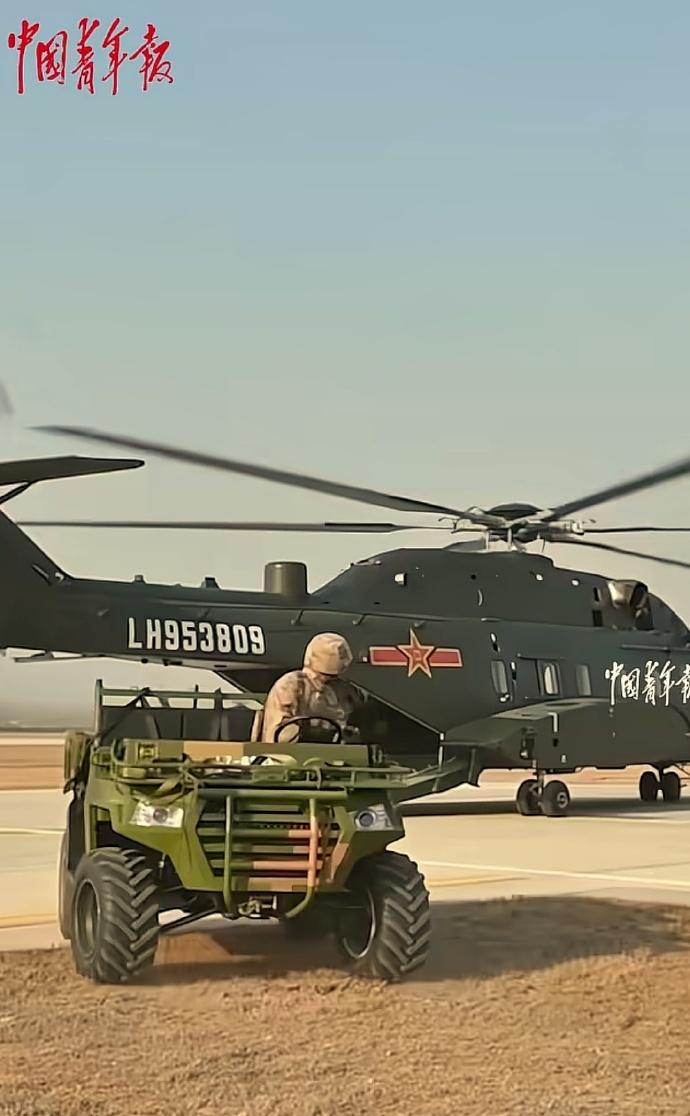 陆航的直八L搭载四驱小山猫进行蛙跳力量投送。直八L和直-20是目前陆航主力的运输