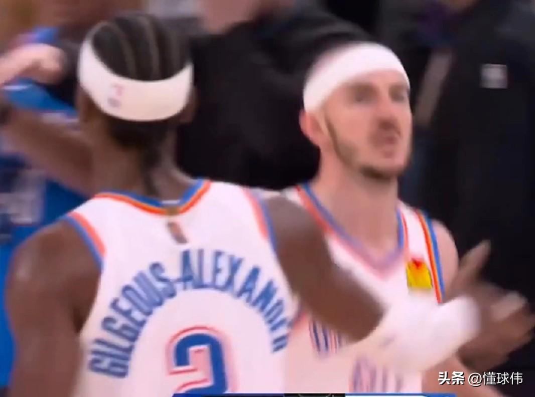 你觉得呢？卡鲁索谈亚历山大：

“很多人在诋毁他。”

“说他罚球多之类的。”