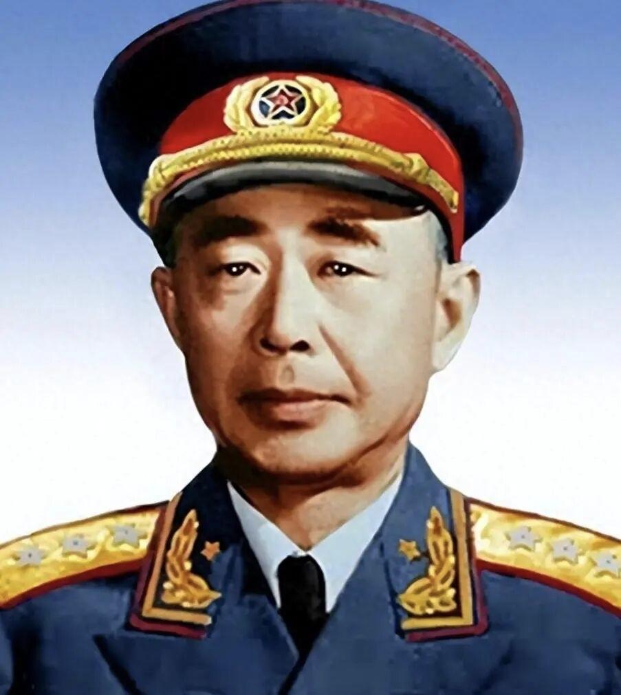 1955 年全军大授衔时授上将 55 人、中将 175 人。
当时有两位中将和三