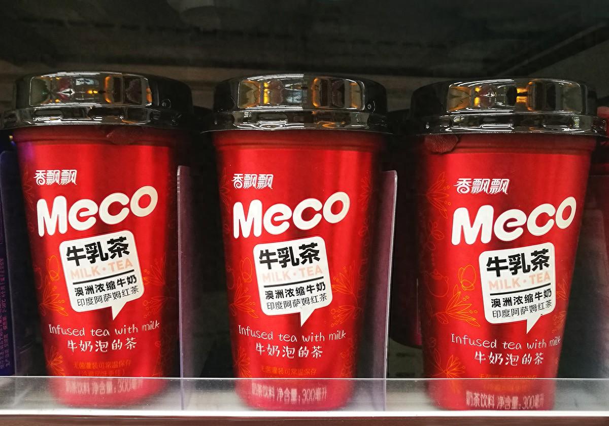 翻开香飘飘2025年和2026年财报，两组数据反差刺眼，2025年全年归母净利润