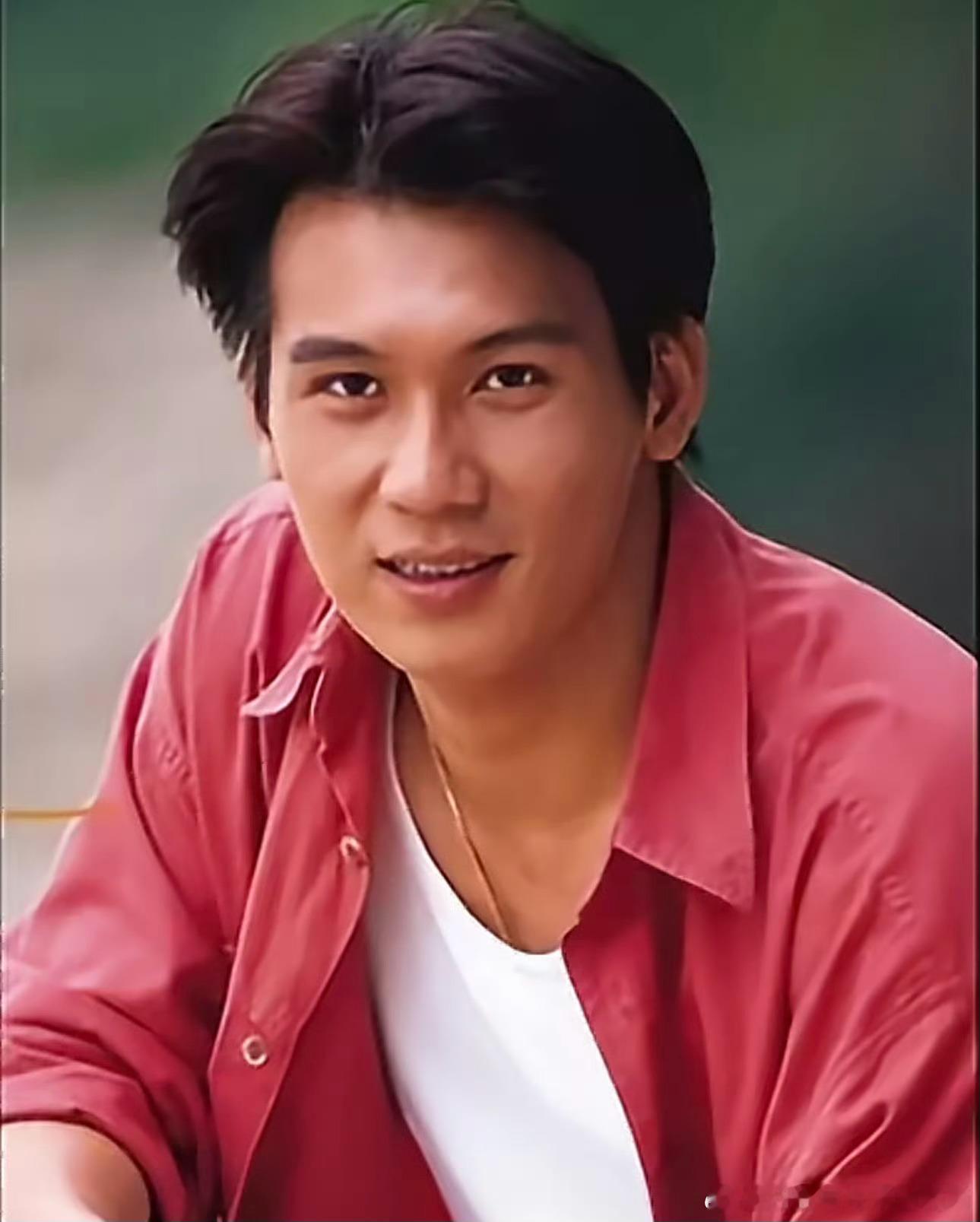 【】前亚视小生甄志强11月16日在世界殡仪馆设灵。生前圈中好友，方平，鲍起静，张