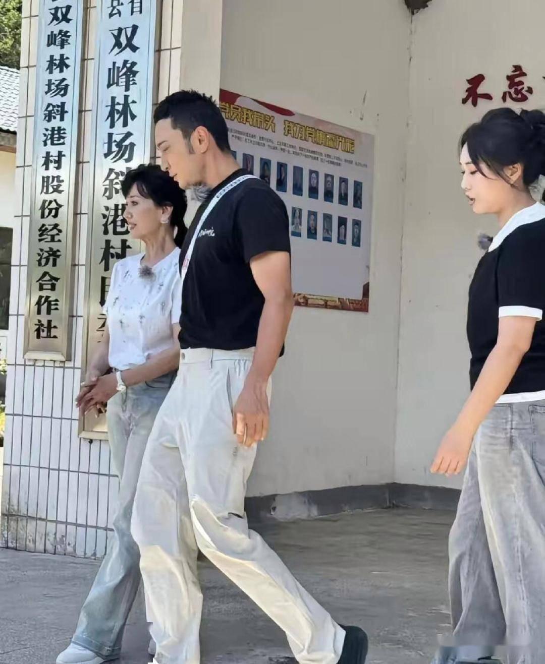 全小城刷屏！赵雅芝撒贝宁齐聚江西宜丰，这份温柔戳中无数人
 
这两天江西宜丰的朋