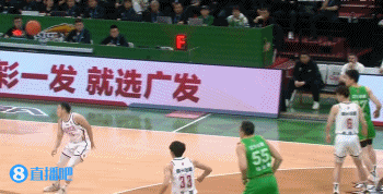 弗格击打王奕博脖子，也许会被说很脏，事实上是弄巧成拙


弗格去抢球，落地之前被