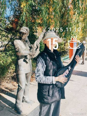 我说把我拍的和她一样<br />成熟稳重有内涵<br />拍出来好难看...