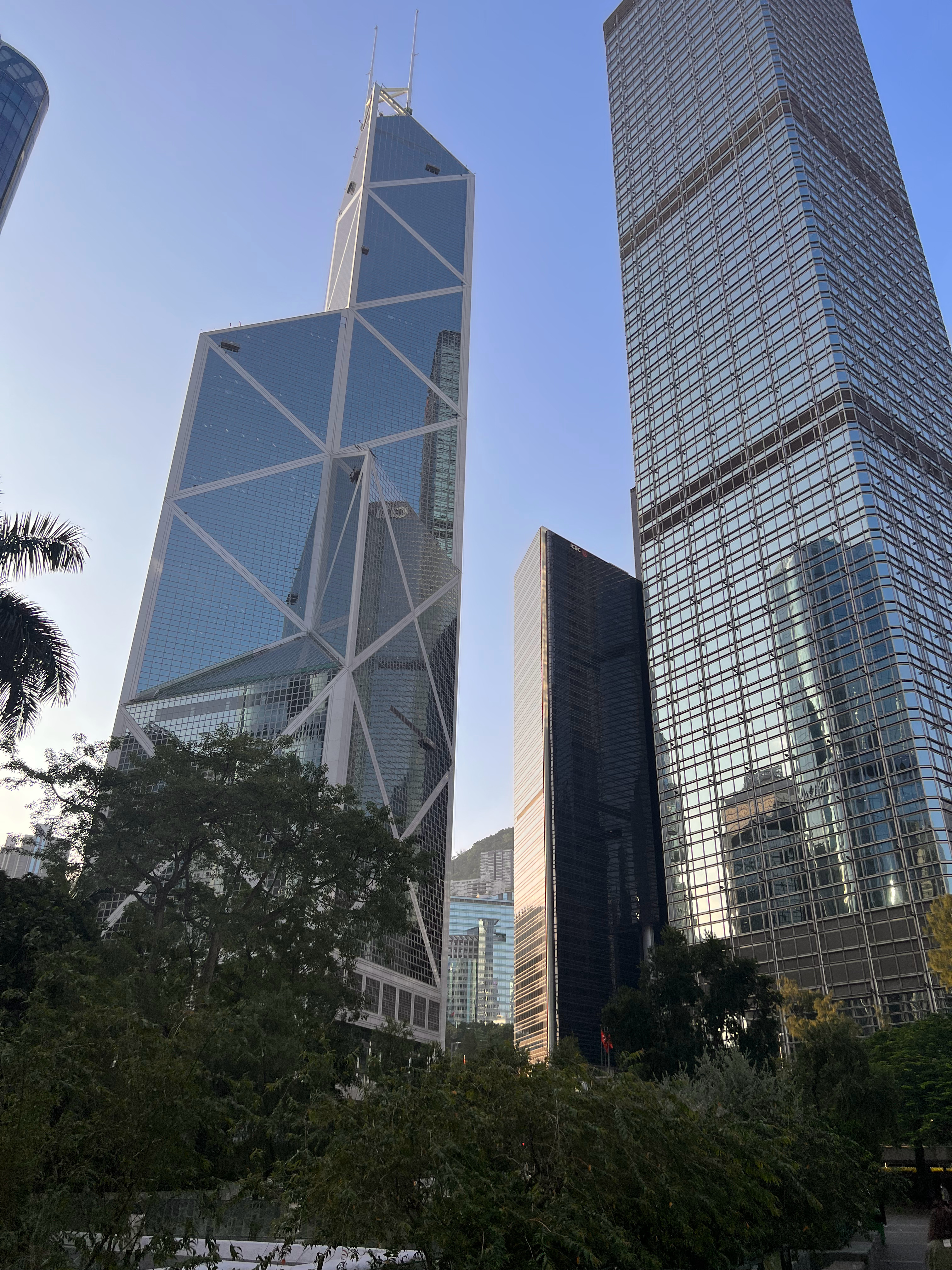 A股美股市场今年纯粹就是练心态（美股七姊妹也很差），对那些整天看盘刷新闻的投资者