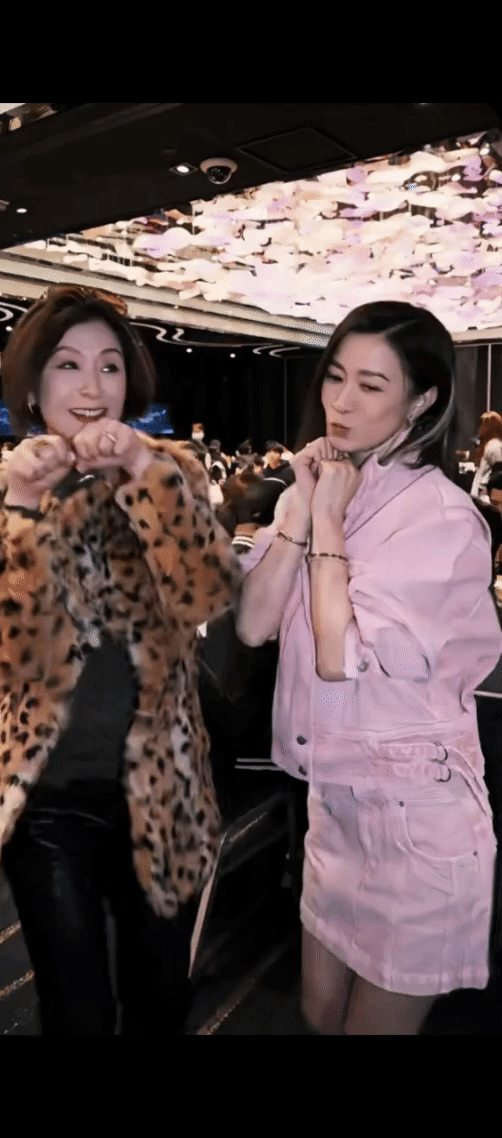 佘诗曼佘诗曼正义女神 扭动的佘诗曼，简直扭到我的心里了。 