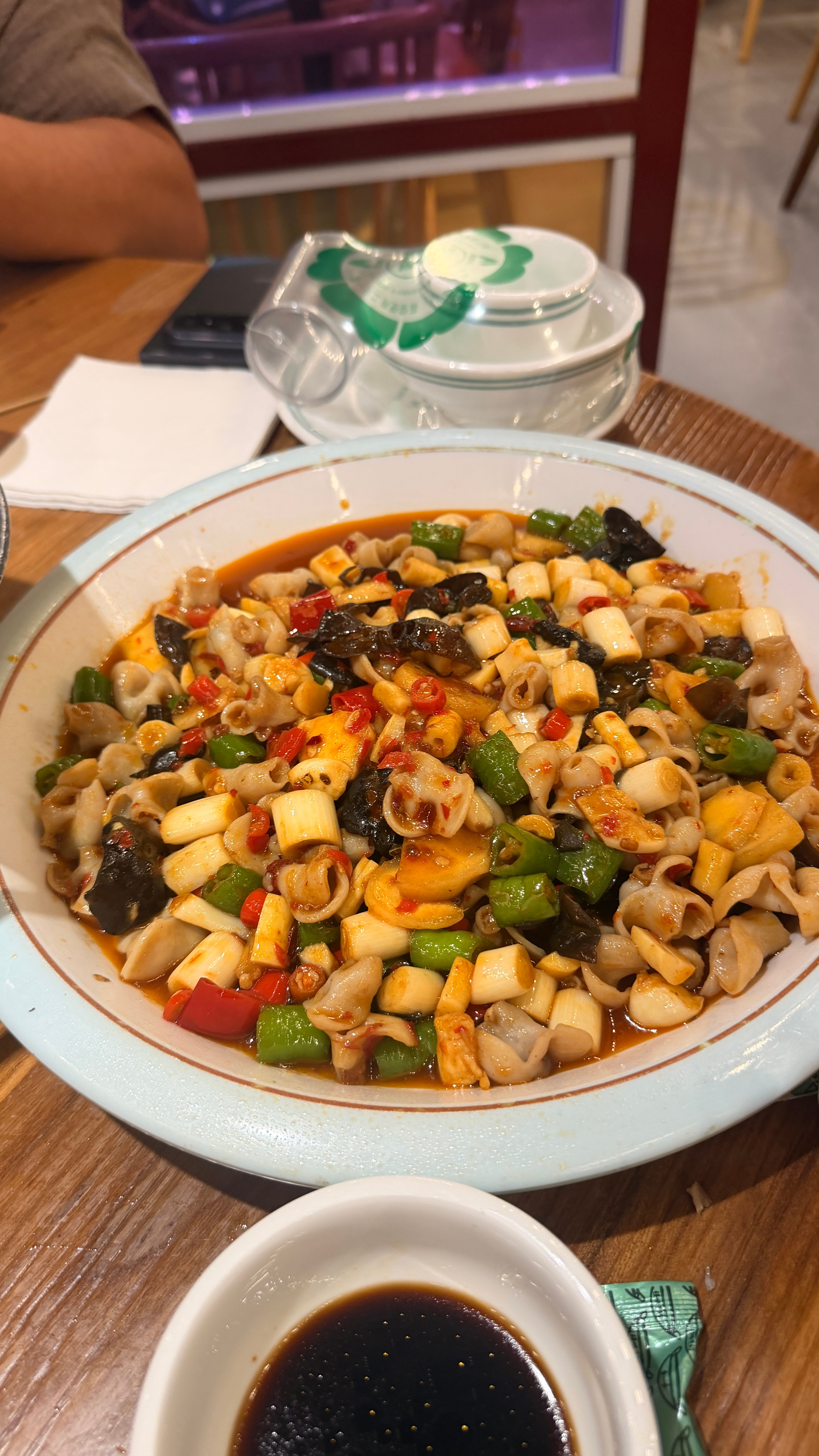 饿鼠了饿鼠了！！大吃一口 胖豆又吃开心了～成都的美食没话说 成都