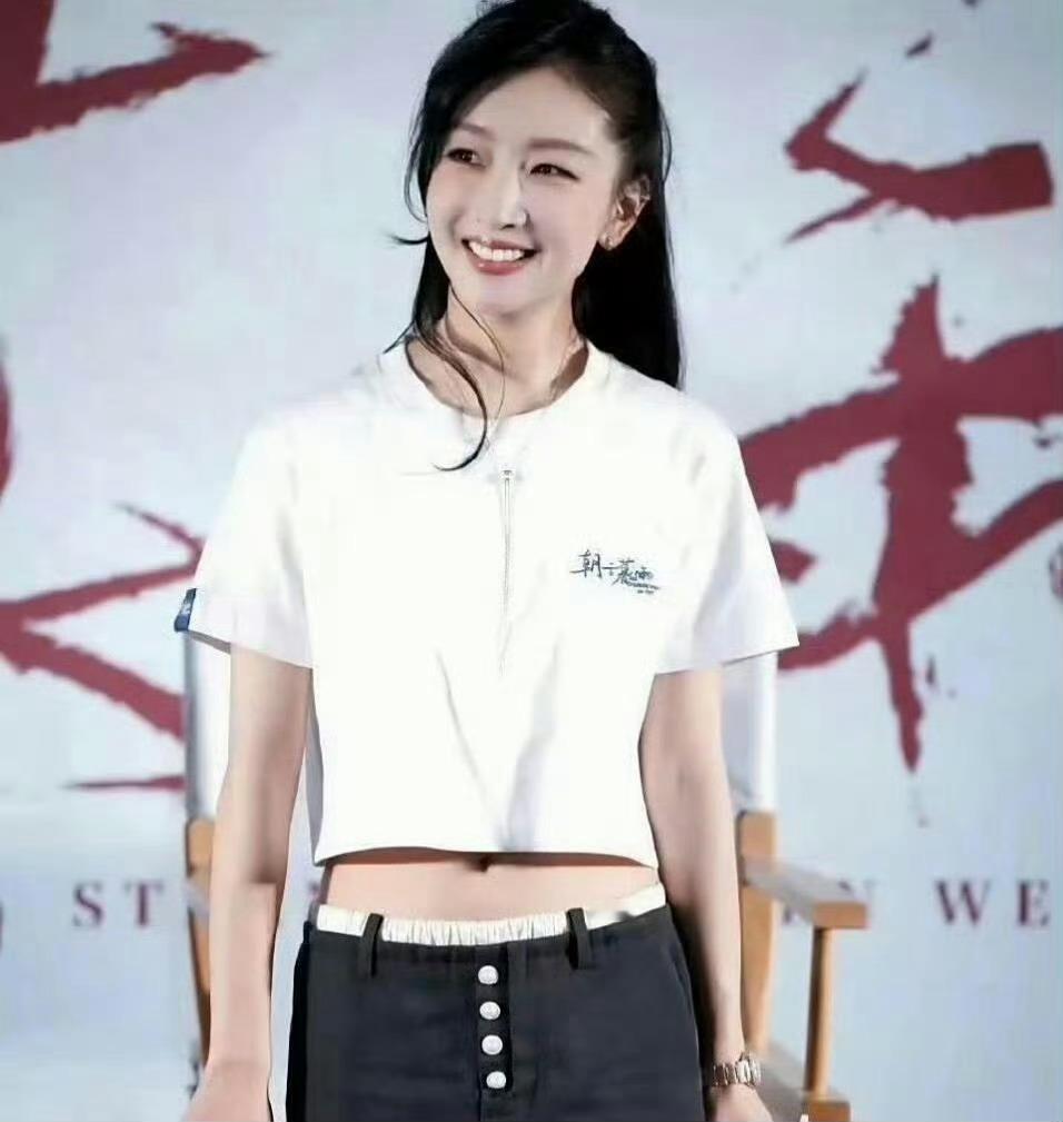 周冬雨这是长开了吧 变得越来越美了呀 