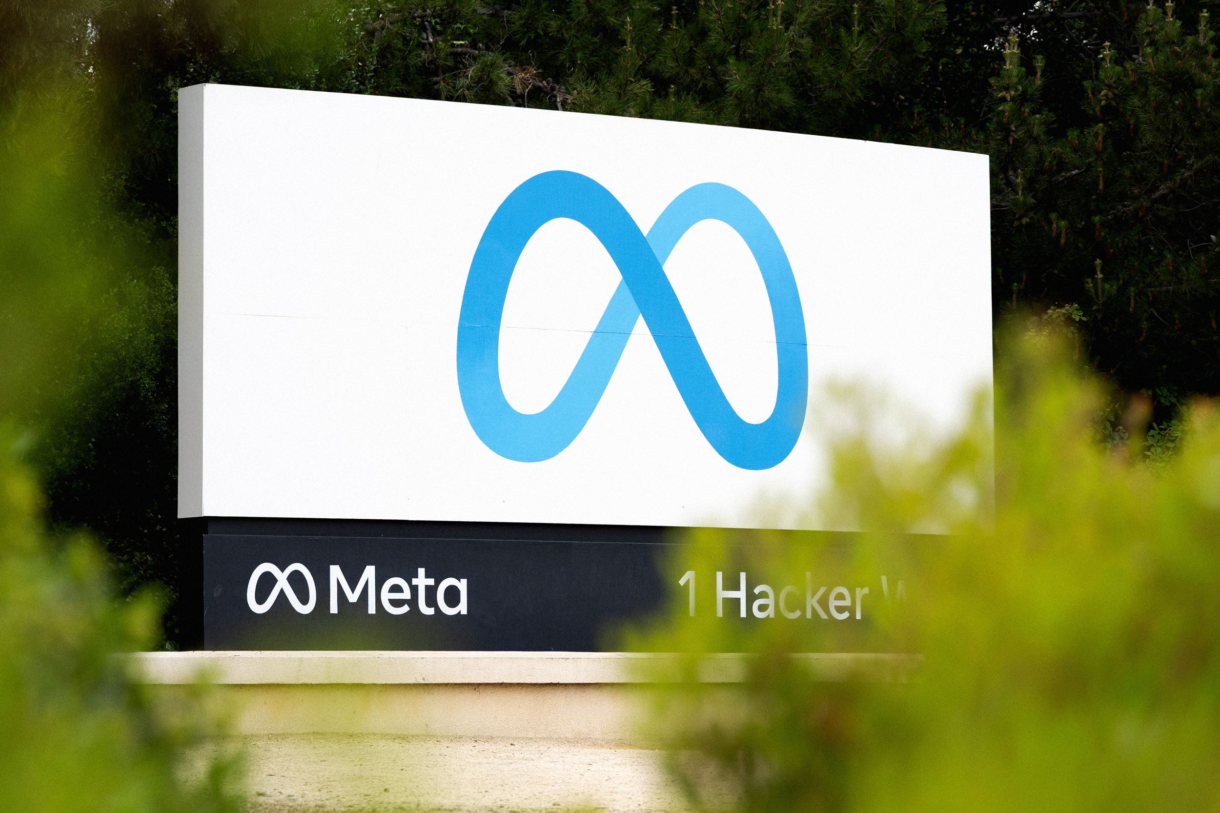 还有几个小时就是 Meta 发送裁员邮件的时间点了，不知道 Meta 的员工们现