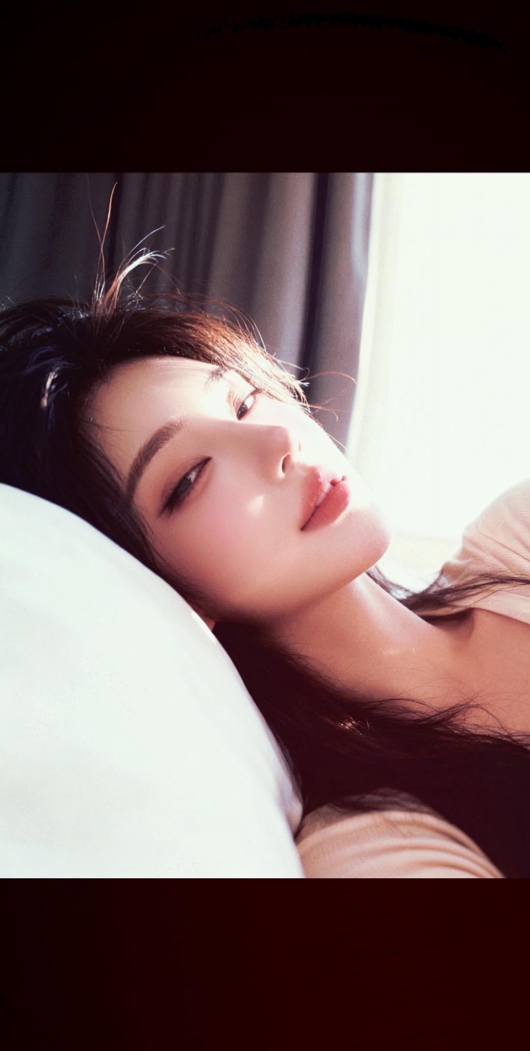 我想跪下来求命运垂怜 发现比膝盖先落地的。是我的眼泪