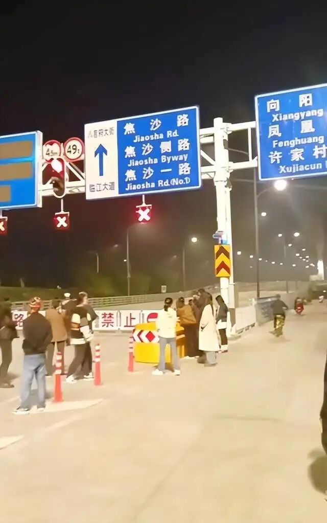 武汉右岸大道开启桥已禁止通行!官方提醒:上桥打卡存安全风险