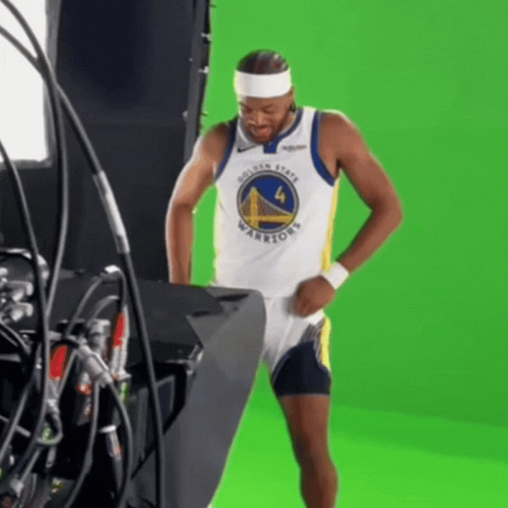 篮下又是接库里掩护，空切得分今天打的太牛了[打call][么么哒]训练刻苦的回报