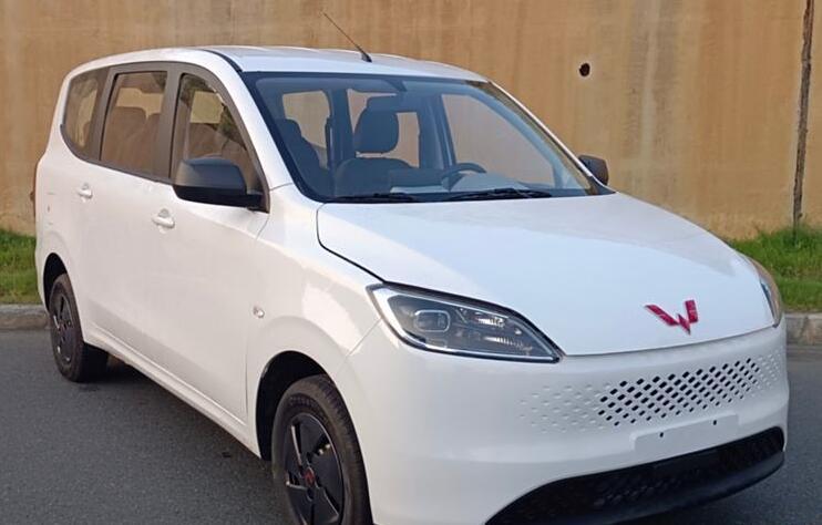 【五菱宏光申报图】五菱经典神车焕新啦，五菱宏光燃油版和纯电版本的申报图亮相工信部