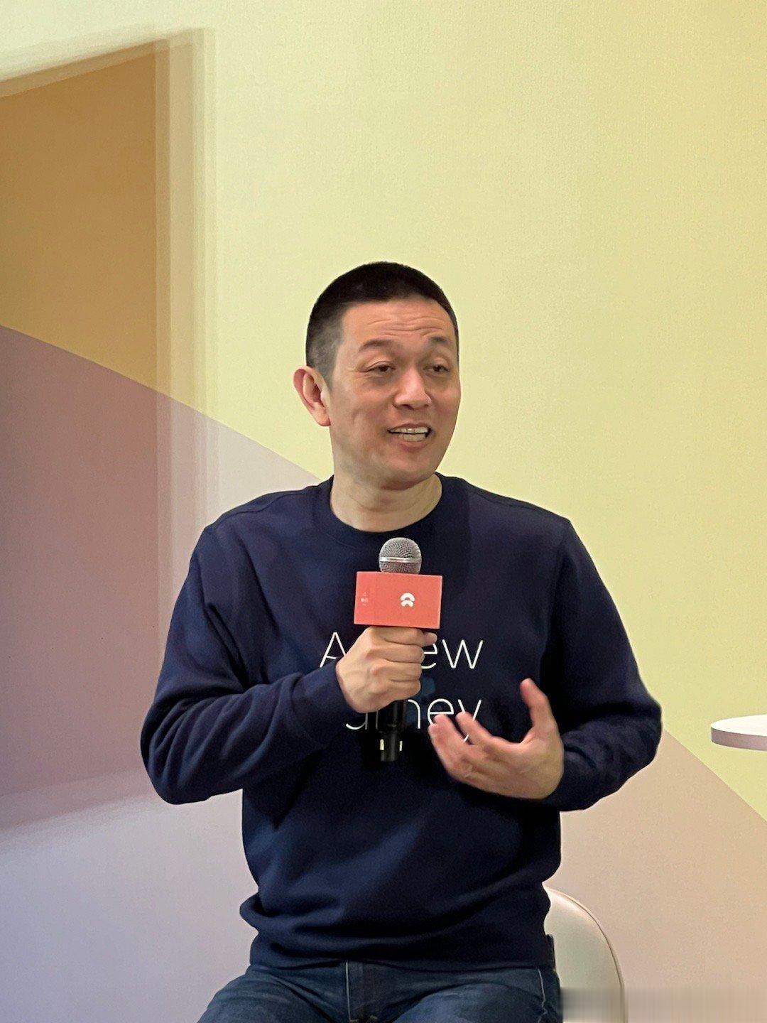 NIODAY后循例的李斌、秦力洪和媒体的面对面，针对昨晚的发布会后讨论的热点做了