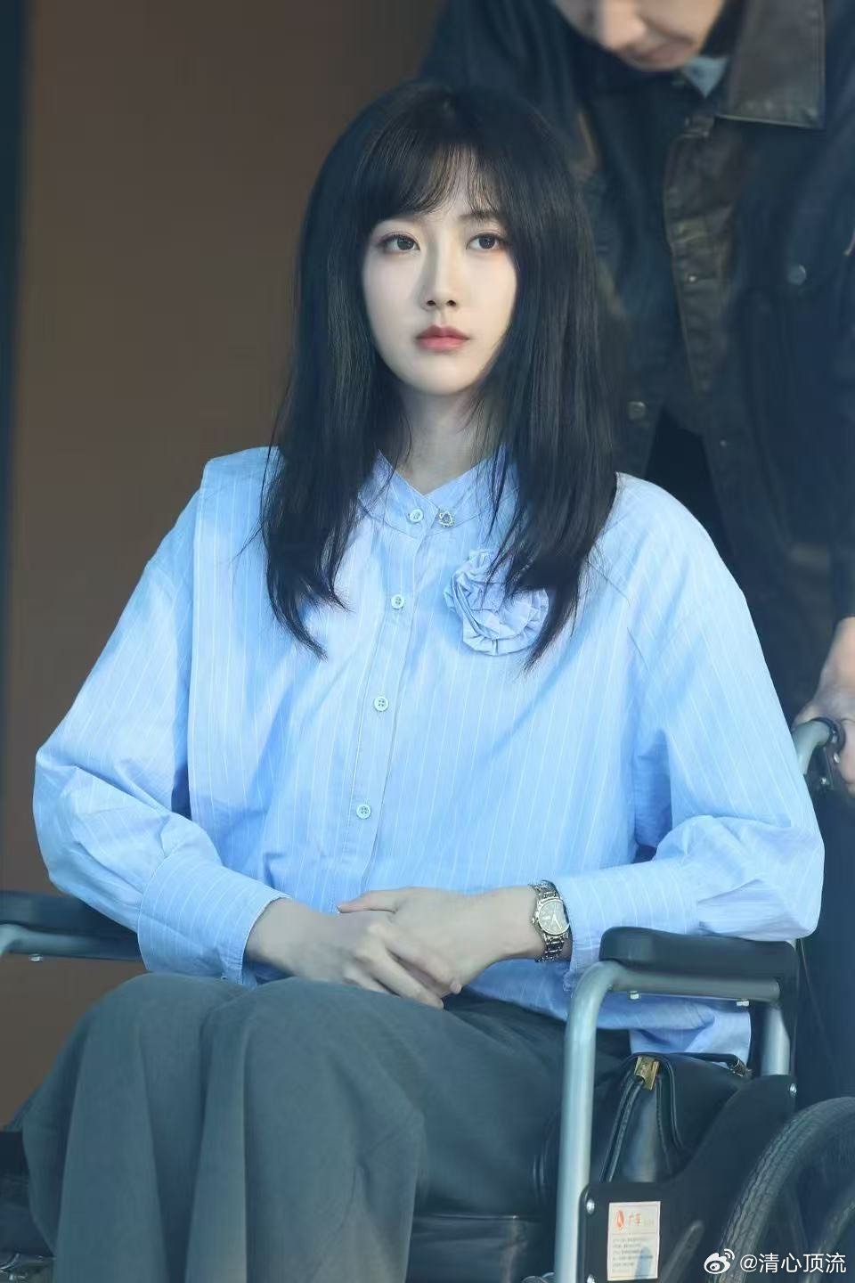 黄婷婷 李艺彤卡黄鹅热播《与狼共眠》，看李艺彤饰演顾言，在人性迷局里探寻真相，每