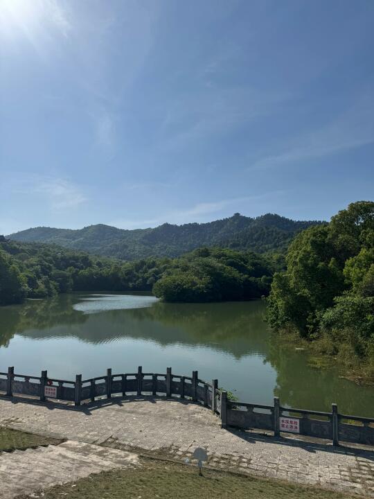 相看两不厌，只有敬亭山