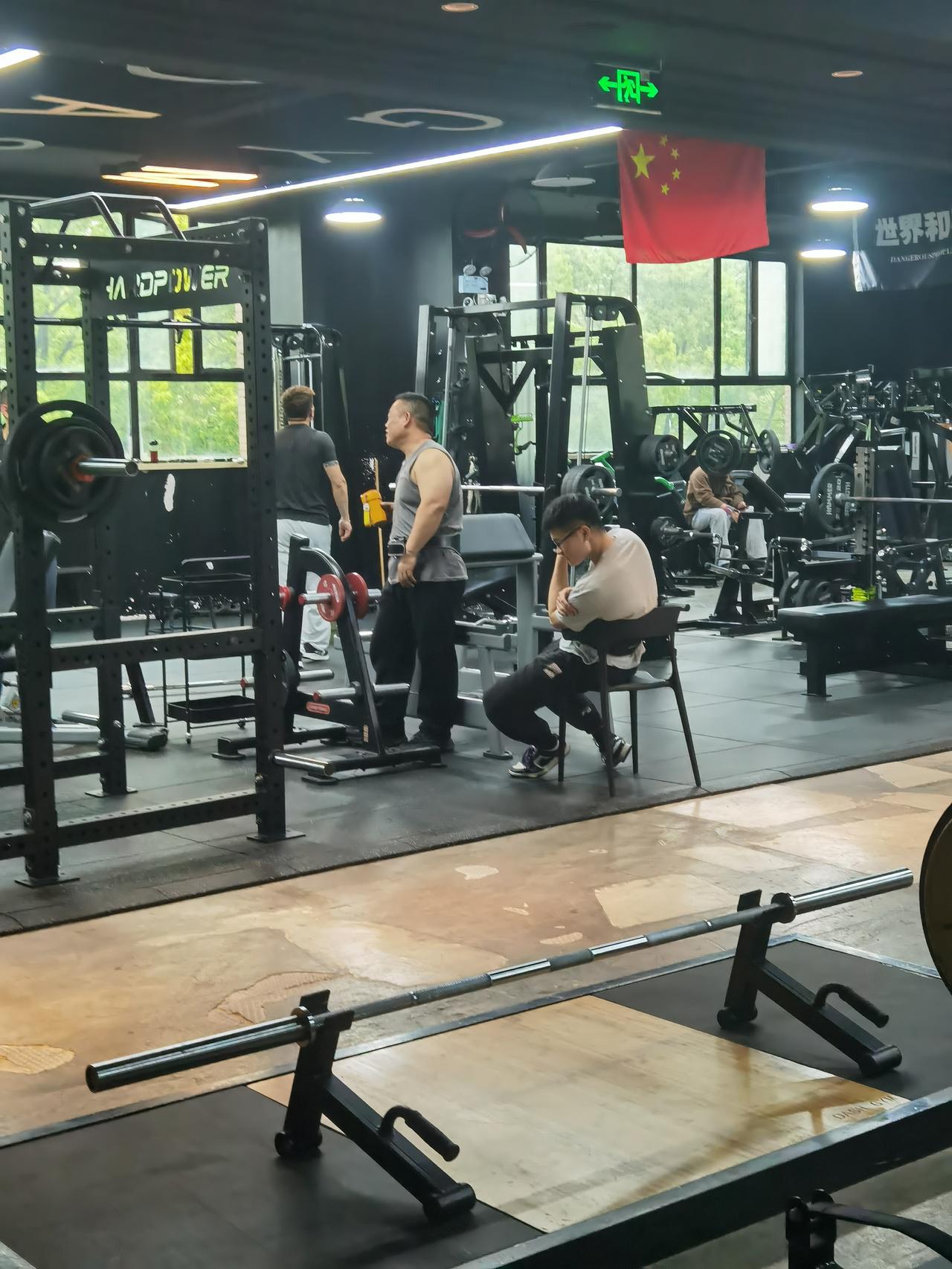 去儿子家探亲住了三个星期，一天都没练。回来重新开始锻炼，这一星期举手抬脚，浑身都