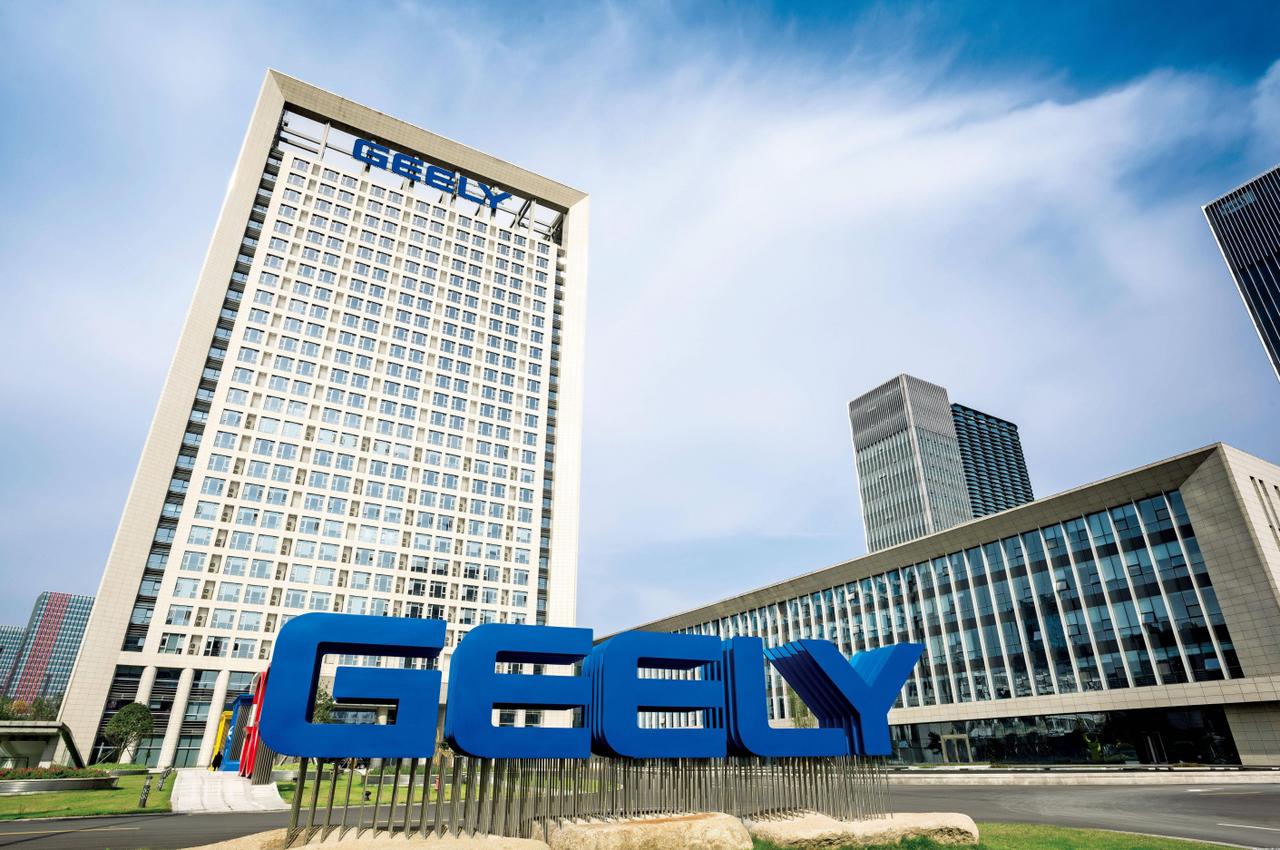 吉利年中经营大会透露了下半年任务，先要推5款全新混动新车，极氪9X、领克10 E