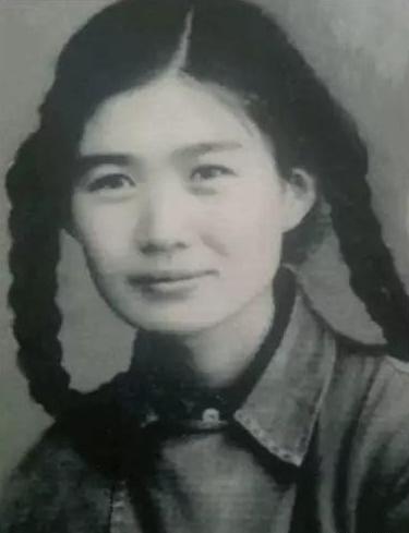 1947年，刘胡兰牺牲后，她的妹妹刘爱兰出演《刘胡兰》的话剧，继承姐姐遗志。
