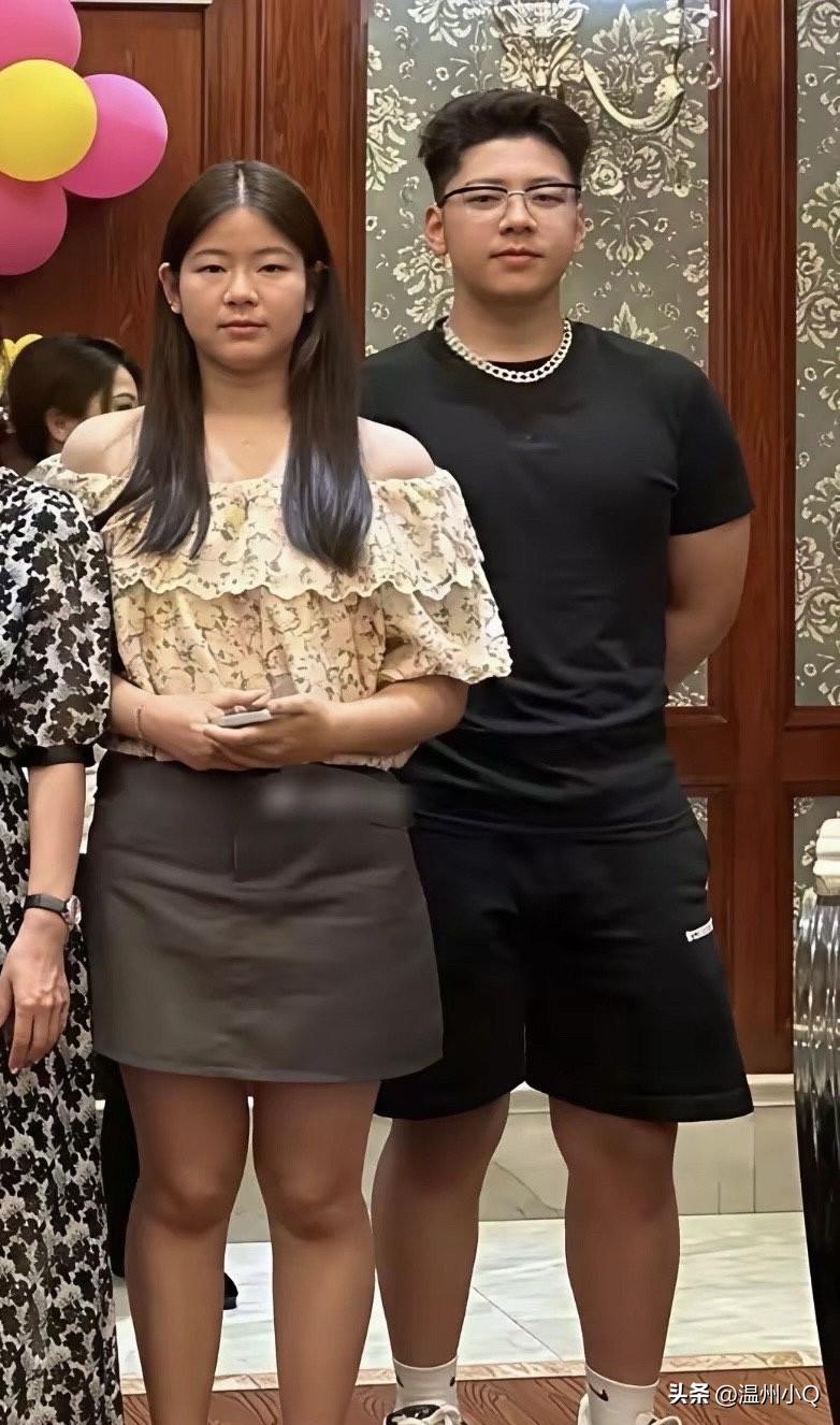 郭涛的儿子石头属于大块头身材，没想到他的女儿郭懿文也是大体格。郭懿文14岁啊，长