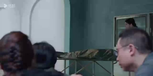不知道这个片段是怎么审核出来的 是真的没看见还是视而不见 有镜头还敢这样 私底下