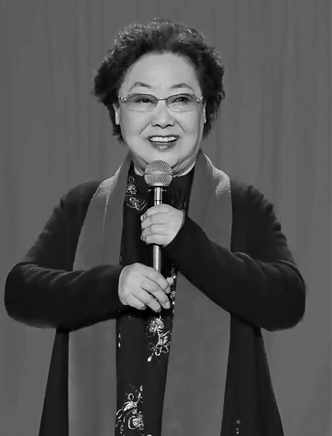 “一条大河波浪宽……”

你肯定能哼出来，但你知道唱它的人，4岁就被爹妈卖了吗？