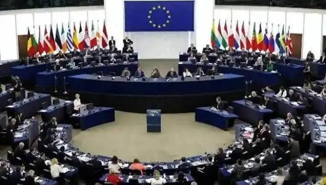 真是杀人诛心，日本人受不了了，美媒体人称“美国投了两枚原子弹，日本现在成了美国最