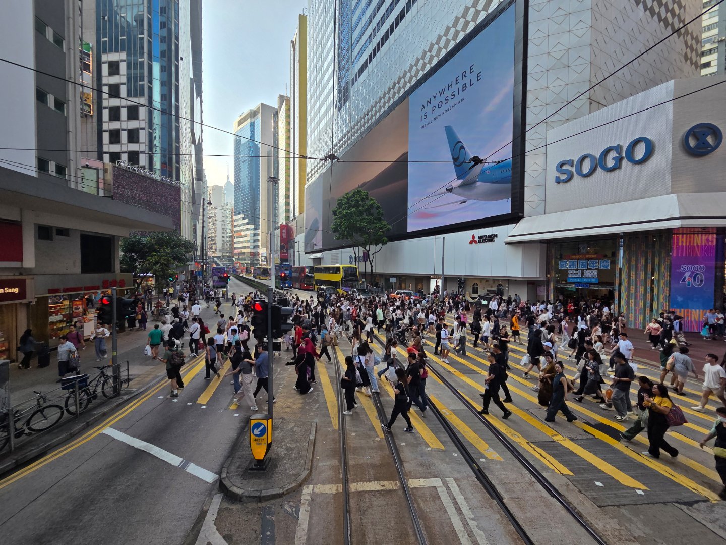 关于香港交通的问题我有点看不懂，这回你们帮老中医开开方子。第一，市中心无论中环还