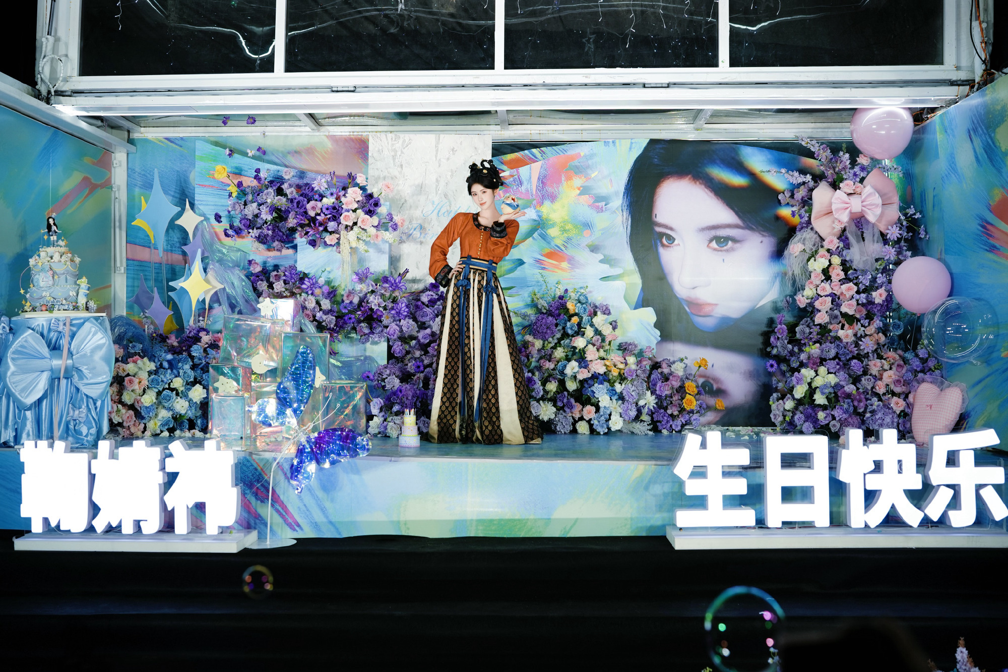 鞠婧祎姜黎非 jjy鞠婧祎千香 "枫叶飘向九月的乡野，我怀揣着心动与你邂逅"