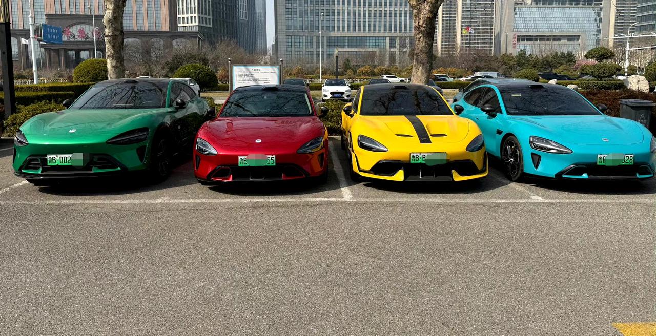 这是小米真爱粉，为了用小米手机拍这样的照片一口气买了四辆不同颜色的，就为雷军给点