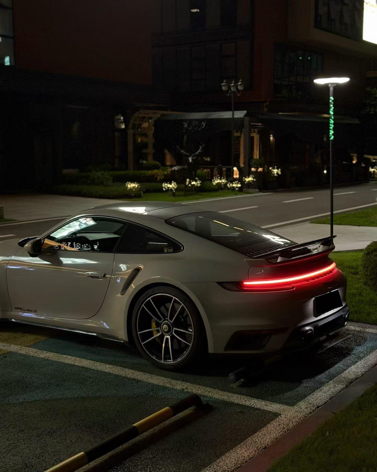 保时捷992 turbo S22年上牌，8000公里 